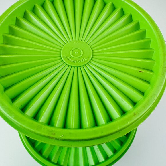 VTG Tupperware 2 piece round storage set apple green canisters - Picture 2 of 7